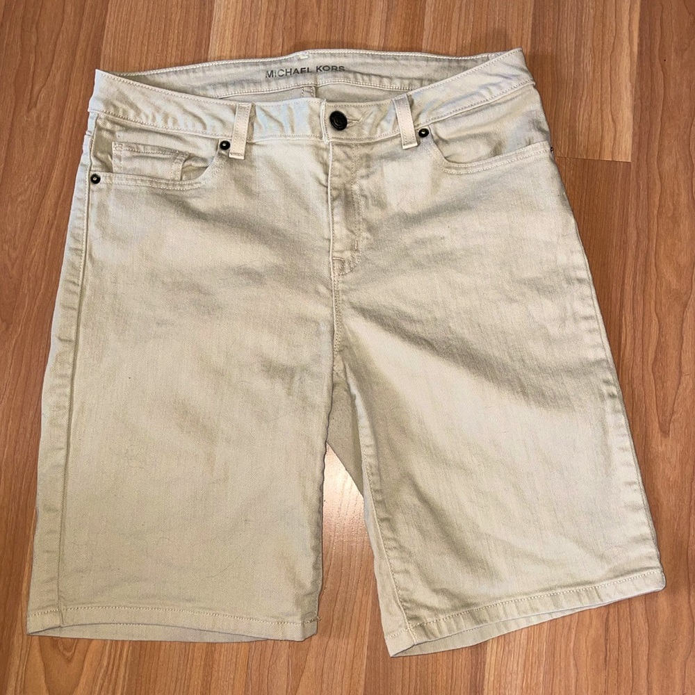 Michael Kors tan stretch twill walking shorts, size 6.